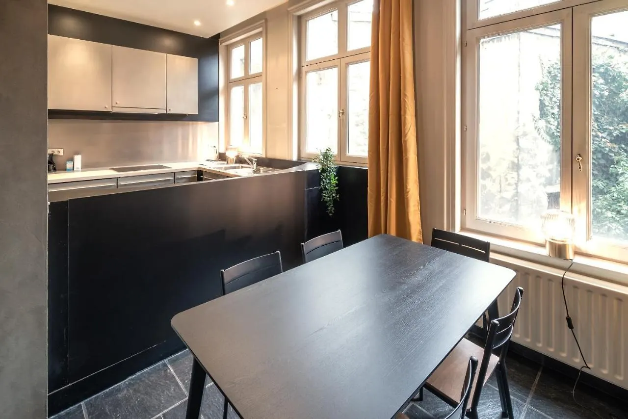 The Charming Hendrik Square Apartments Antwerp
