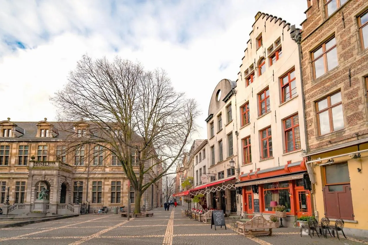 The Charming Hendrik Square Apartments Antwerp
