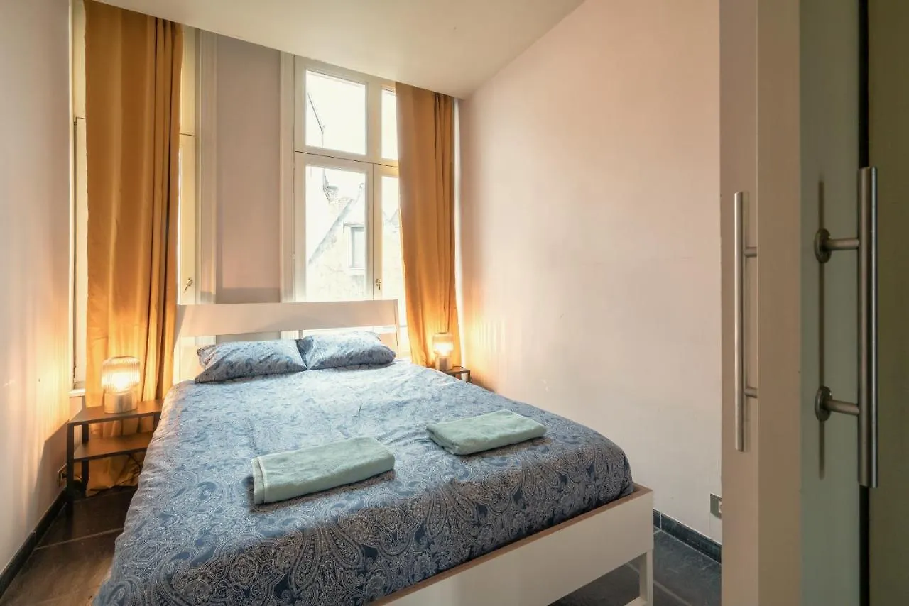 The Charming Hendrik Square Apartments Antwerp