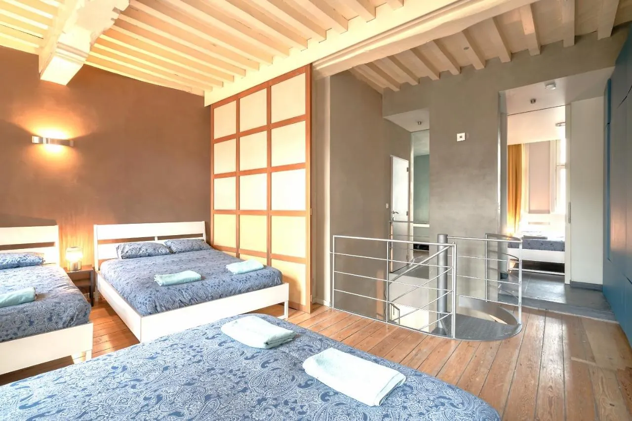 The Charming Hendrik Square Apartments Antwerp