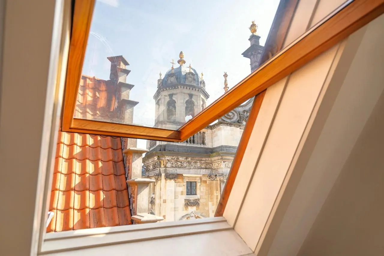 The Charming Hendrik Square Apartments Antwerp