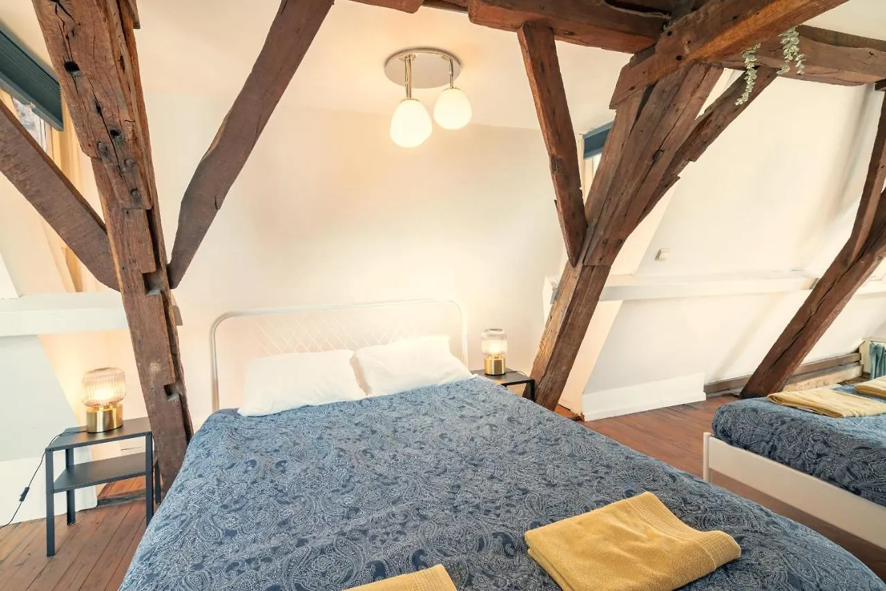 The Charming Hendrik Square Apartments Antwerp